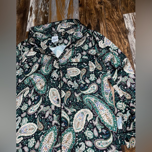 NWOT Plush Paisley Pajama Set with Eye Mask in Multi-Green - Picture 7 of 8